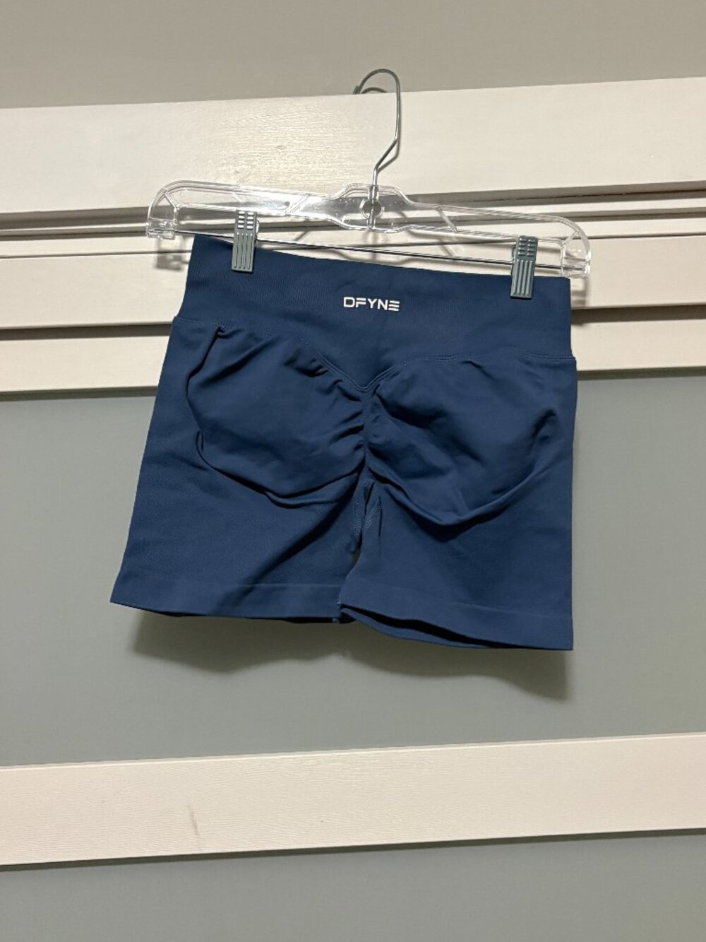DFYNE Schrunch Impact Shorts sz Medium FItted 4.5" Blue Workout Gym Short